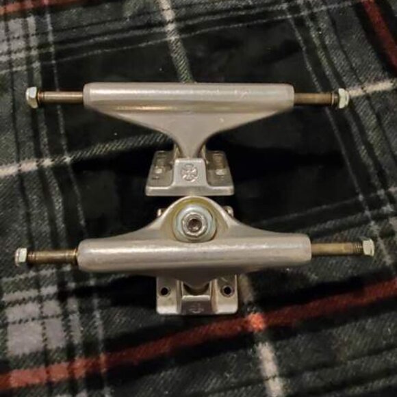 Independent Stage 9 129 Skateboard Trucks (Like New) *Collector Item* USA MADE!* - Picture 2 of 4